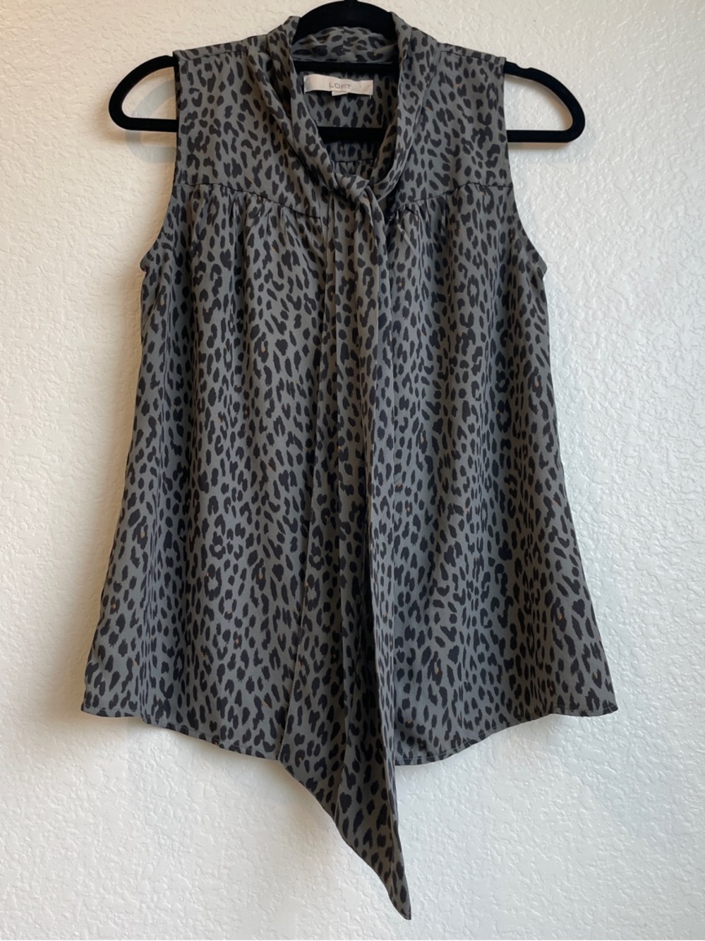 LOFT Gray Leopard-Print Tie-Neck Sleeveless Blouse | medium